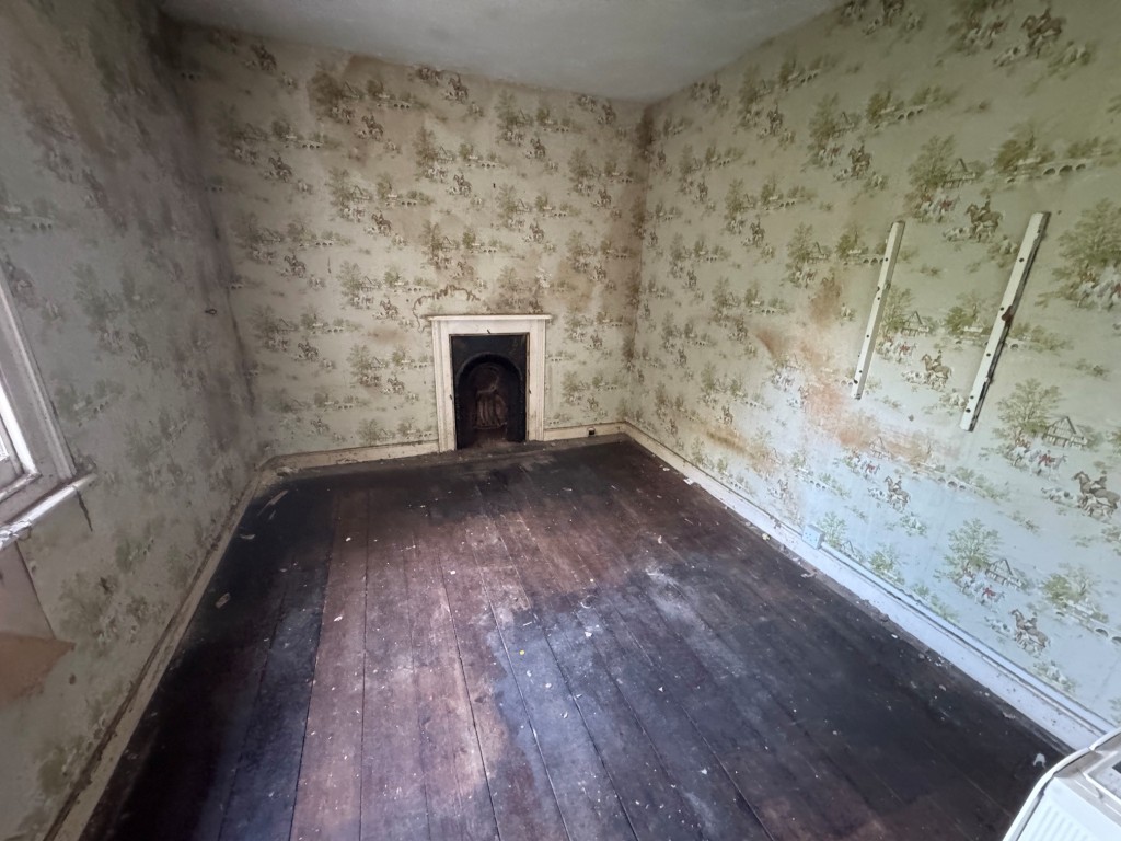 Lot: 128 - DETACHED COTTAGE FOR TOTAL REFURBISHMENT IN POPULAR VILLAGE - Bedroom 3